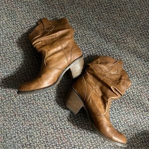 Women Cowboy boots sz 9